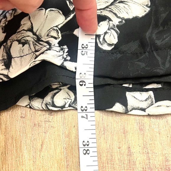 Rose & Olive, Floral Long-Sleeve Romper,Lined,Excellent Condition – Size M - Picture 9 of 9